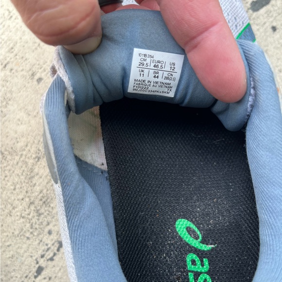 Asics running shoe - Picture 4 of 4